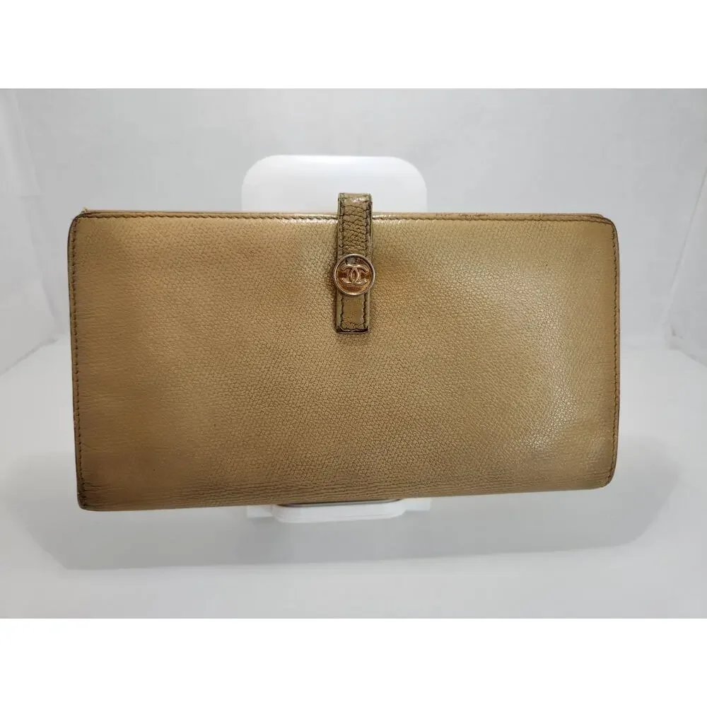 Chanel Vintage Beige‎ Leather Wallet Clutch Authentic CC Logo Snap Closure
